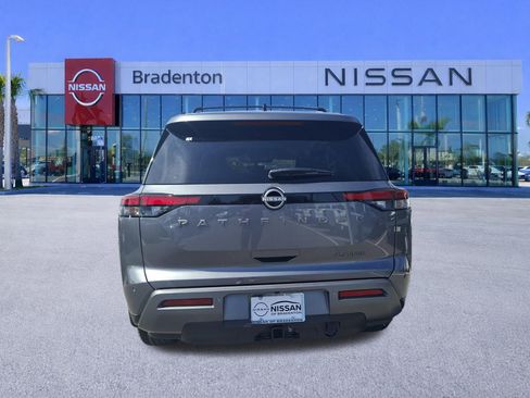 New 2026 Nissan Pathfinder Platinum FWD image 5