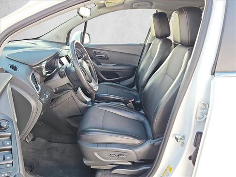 Used 2020 Chevrolet Trax LT w/ LT Convenience Package FWD image 15