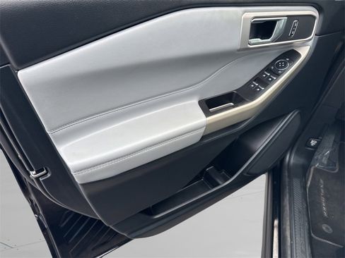 Used 2021 Ford Explorer XLT w/ Equipment Group 202A image 35