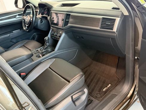 Used 2019 Volkswagen Atlas SE w/ Towing Package FWD image 16