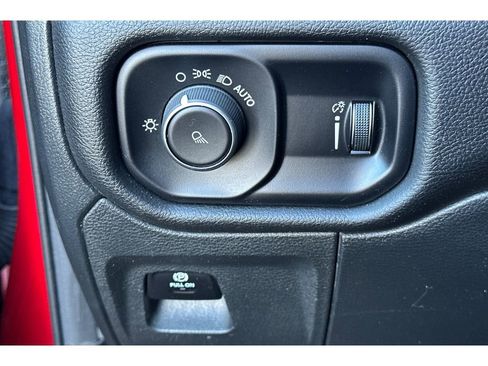 Used 2024 RAM 1500 Laramie image 31