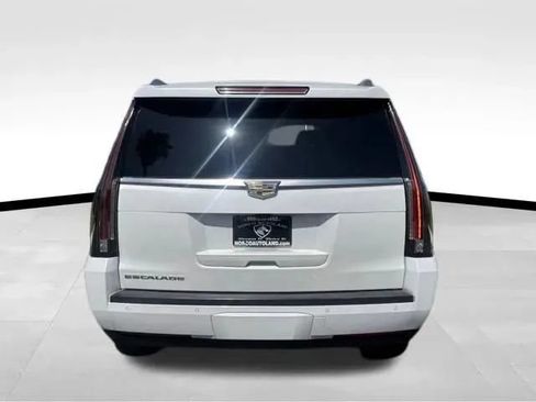 Used 2018 Cadillac Escalade ESV Premium Luxury RWD image 5