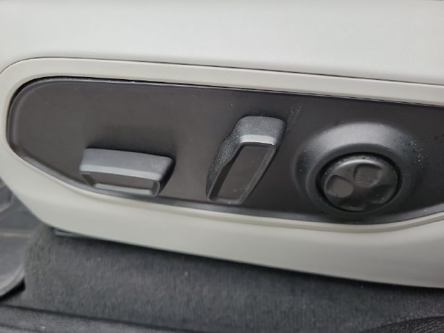 Used 2022 Jeep Grand Cherokee Overland AWD/4WD image 9
