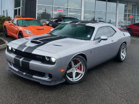 Used 2016 Dodge Challenger SRT Hellcat image 2