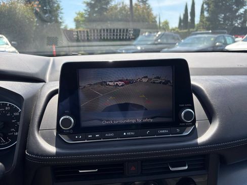 Used 2025 Nissan Rogue SV FWD image 25