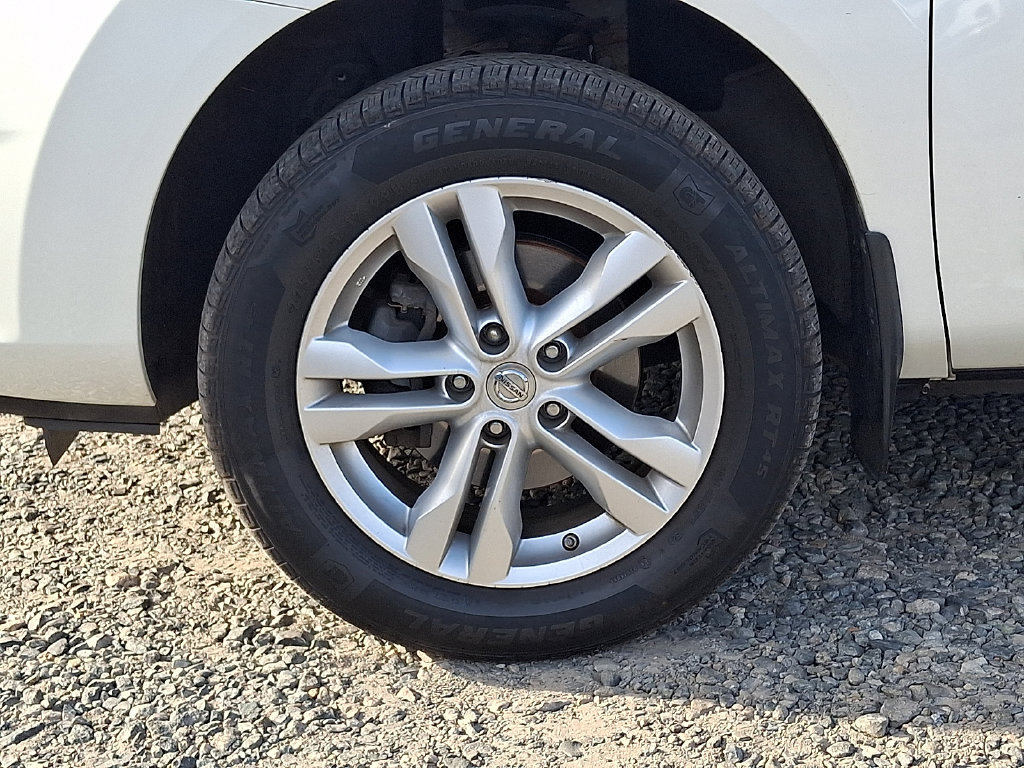 Used 2015 Nissan Rogue S w/ Convenience Package AWD/4WD image 32
