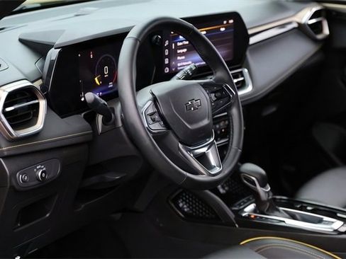 Used 2025 Chevrolet TrailBlazer ACTIV w/ Convenience Package image 10