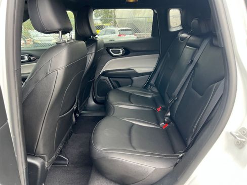 Used 2025 Jeep Compass Limited image 33