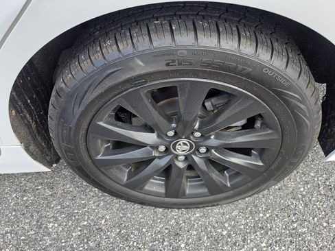 Used 2020 Toyota Camry LE image 7