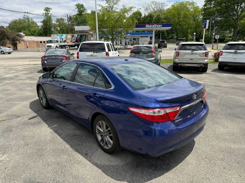 Used 2016 Toyota Camry SE w/ Moonroof Package FWD image 5
