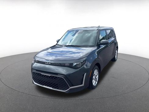 Used 2025 Kia Soul LX w/ LX Technology Package FWD image 4