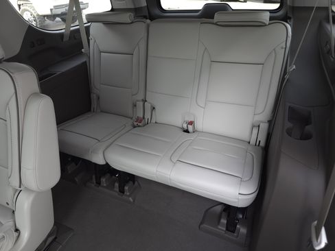 Used 2024 GMC Yukon XL Denali w/ Advanced Technology Package image 37