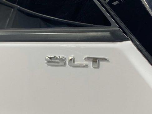 Used 2024 GMC Terrain SLT FWD image 8