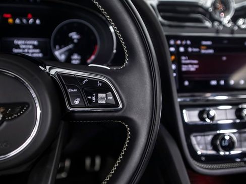 Used 2022 Bentley Bentayga image 45