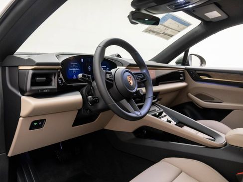 New 2025 Porsche Macan 4 Electric AWD/4WD image 4