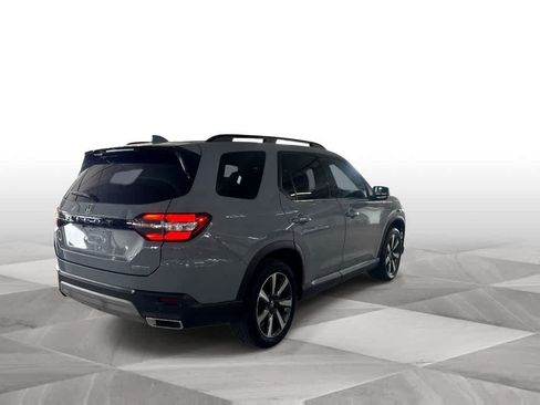 Used 2025 Honda Pilot Touring image 8