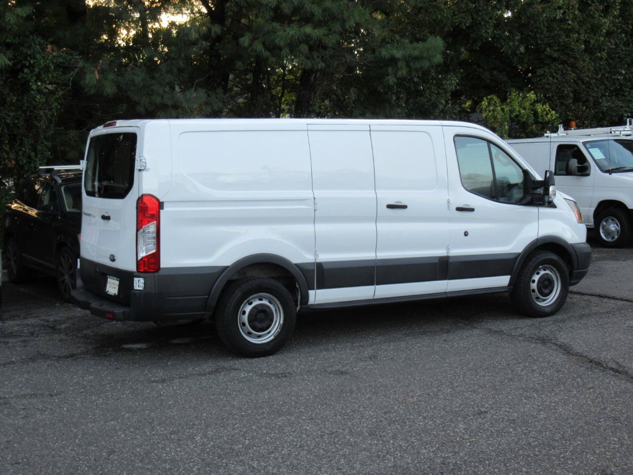 Used 2018 Ford Transit 150 130 Low Roof RWD image 3
