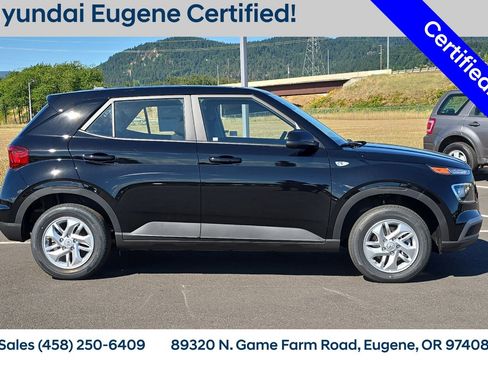 Used 2025 Hyundai Venue SE FWD image 3
