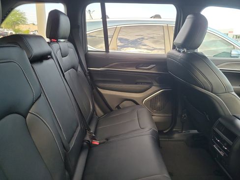 Used 2026 Jeep Grand Cherokee Limited image 10