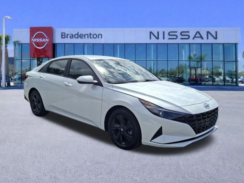 Used 2021 Hyundai Elantra SEL FWD image 3