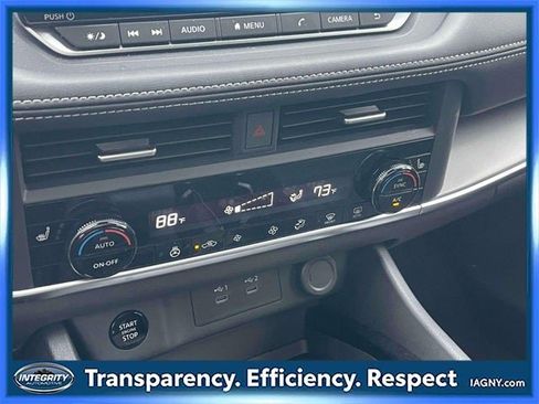 Used 2024 Nissan Rogue SV w/ SV Premium Package image 30