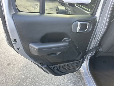 Used 2018 Jeep Wrangler Unlimited Sport S image 24