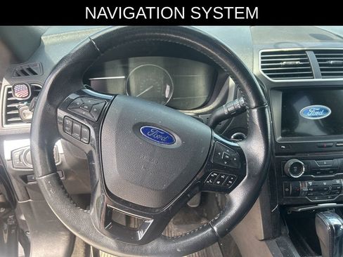 Used 2017 Ford Explorer XLT w/ Equipment Group 202A AWD/4WD image 13