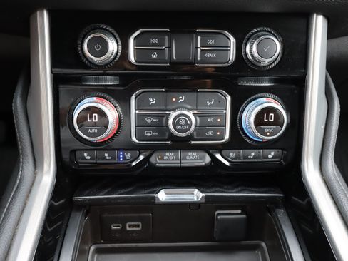 Used 2022 GMC Yukon XL Denali AWD/4WD image 31