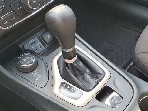 Used 2016 Jeep Cherokee 75th Anniversary AWD/4WD image 19