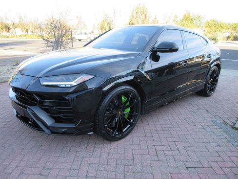 Used 2022 Lamborghini Urus image 1