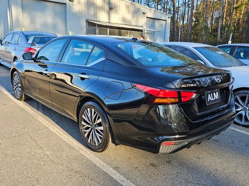 Used 2024 Nissan Altima 2.5 SV image 8