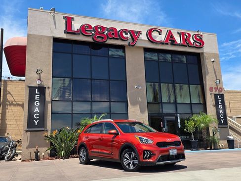 Used 2022 Kia Niro LXS FWD image 2
