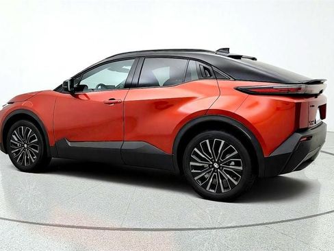 Used 2026 Toyota C-HR AWD/4WD image 7