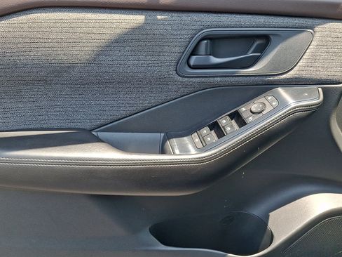 Used 2021 Nissan Rogue S FWD image 12