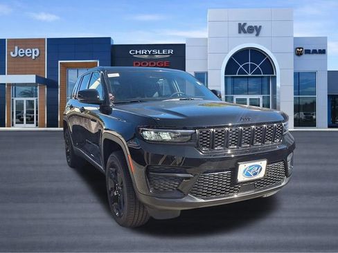 New 2025 Jeep Grand Cherokee 4WD image 3