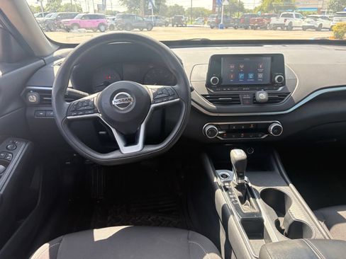 Used 2022 Nissan Altima 2.5 S FWD image 12