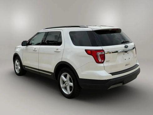 Used 2019 Ford Explorer XLT w/ Equipment Group 202A FWD image 5