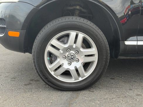 Used 2004 Volkswagen Touareg V8 AWD/4WD image 2