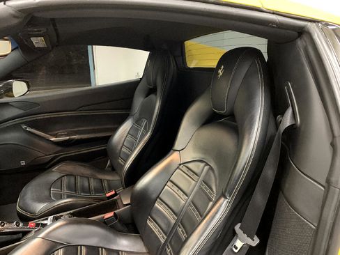 Used 2017 Ferrari 488 Spider image 17