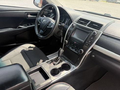 Used 2017 Toyota Camry SE FWD image 8