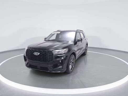 Used 2025 Ford Explorer ST-Line w/ ST-Line Street Pack image 3