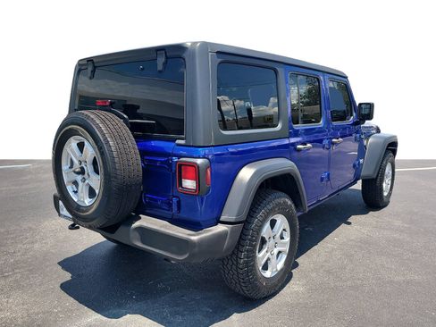 Used 2019 Jeep Wrangler Unlimited Sport S AWD/4WD image 3