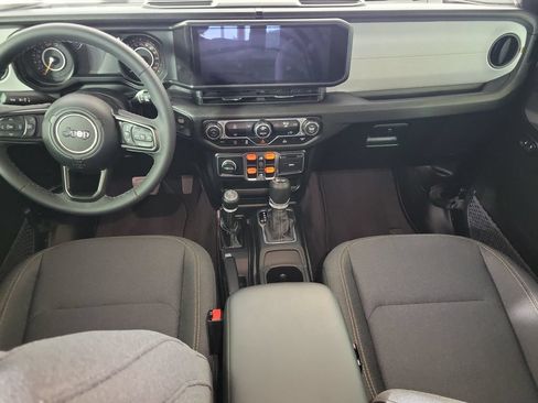Used 2023 RAM 1500 Big Horn RWD image 14
