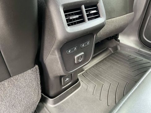 Used 2024 Chevrolet Equinox Premier FWD image 14