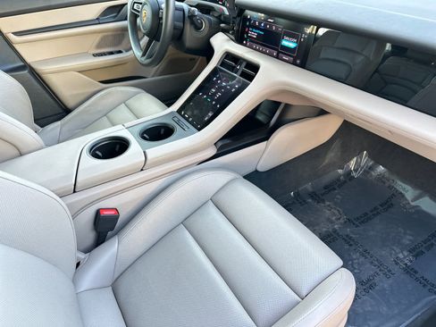 Used 2022 Porsche Taycan 4S image 16