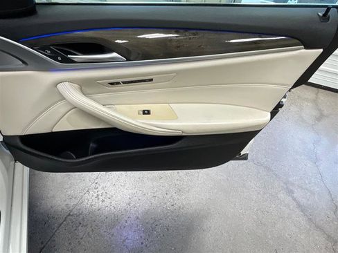 Used 2018 BMW 530e xDrive image 18