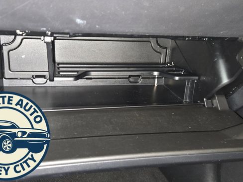 Used 2021 Lexus UX 200 image 19