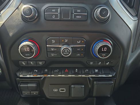 Used 2022 Chevrolet Silverado 1500 LTZ AWD/4WD image 19