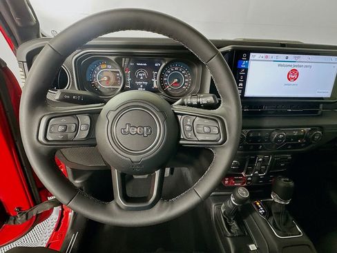 Used 2026 Jeep Wrangler Unlimited Rubicon AWD/4WD image 11