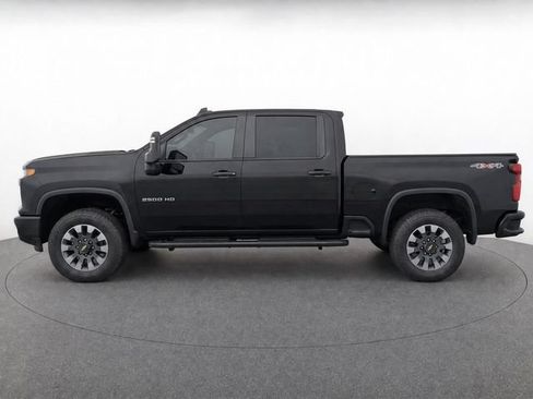 Used 2022 Chevrolet Silverado 2500 Custom w/ Custom Convenience Package AWD/4WD image 3